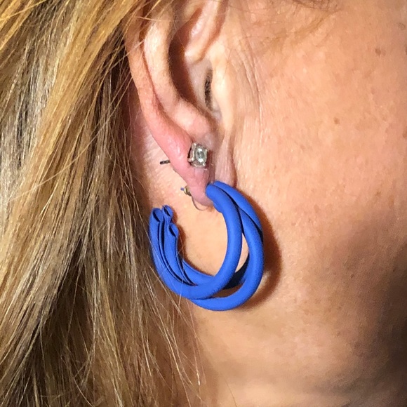 Royal blue hoops. - Picture 4 of 5
